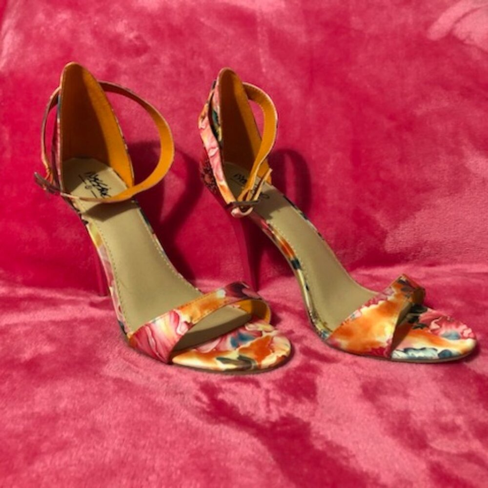 NEW Mossimo pink floral heels, style; pamela, heels approx 4.1 inches, size 8.5